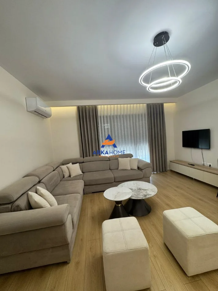 Tirane, jepet me qera apartament 1+1+Ballkon Kati 3, 68 m² 643 € 