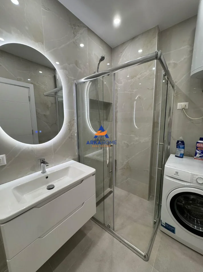 Tirane, jepet me qera apartament 1+1+Ballkon Kati 3, 68 m² 643 € 