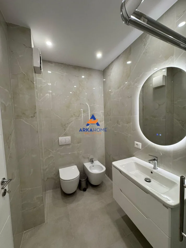Tirane, jepet me qera apartament 1+1+Ballkon Kati 3, 68 m² 643 € 