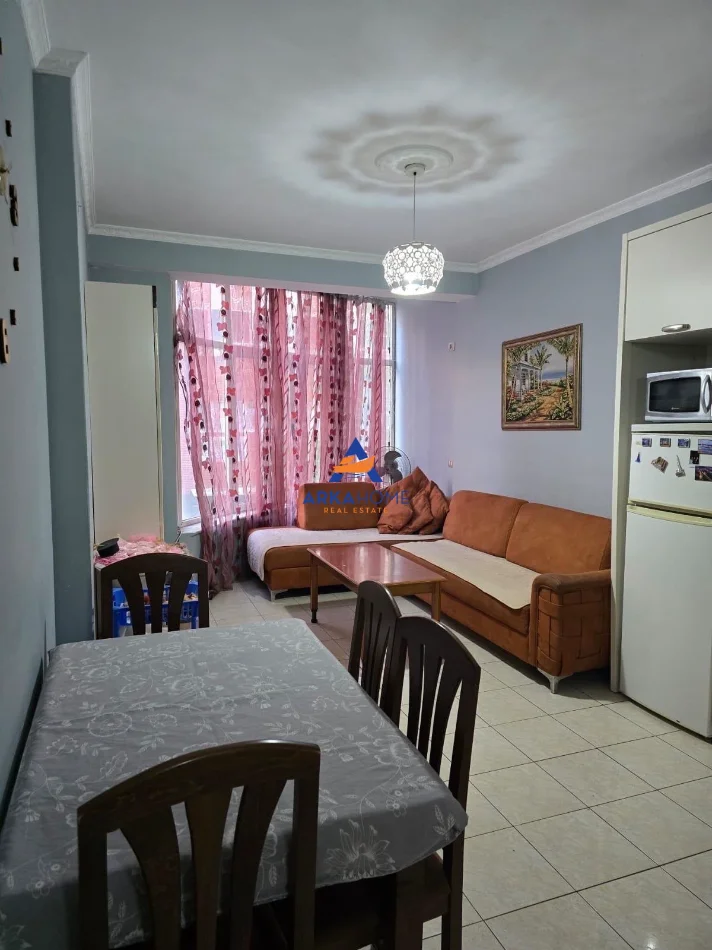Tirane, jepet me qera apartament 1+1+Ballkon Kati 1, 64 m² 380 € 