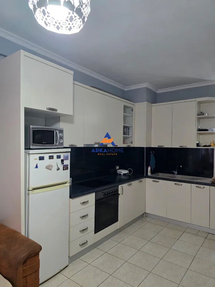 Tirane, jepet me qera apartament 1+1+Ballkon Kati 1, 64 m² 380 € 