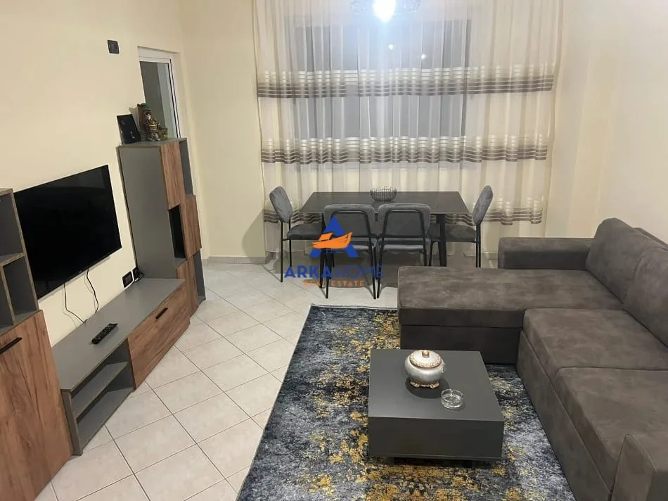 Tirane, jepet me qera 1+1+Ballkon Kati 4, 65 m² 557 € 
