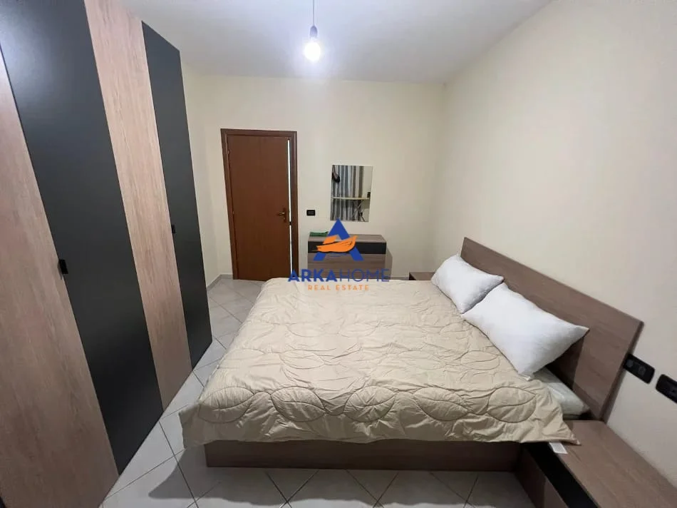 Tirane, jepet me qera 1+1+Ballkon Kati 4, 65 m² 557 € 