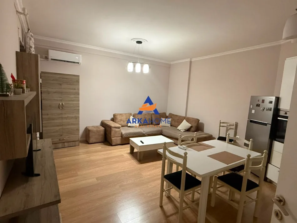 Tirane, jepet me qera apartament 1+1+Ballkon Kati 6, 74 m² 536 € 
