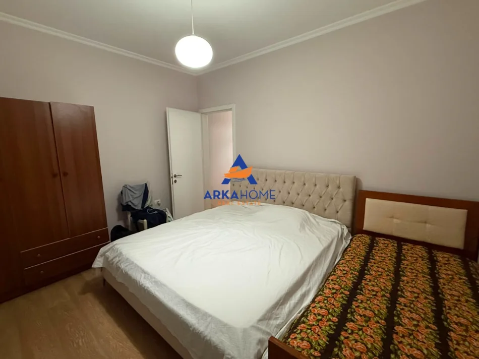 Tirane, jepet me qera apartament 1+1+Ballkon Kati 6, 74 m² 536 € 