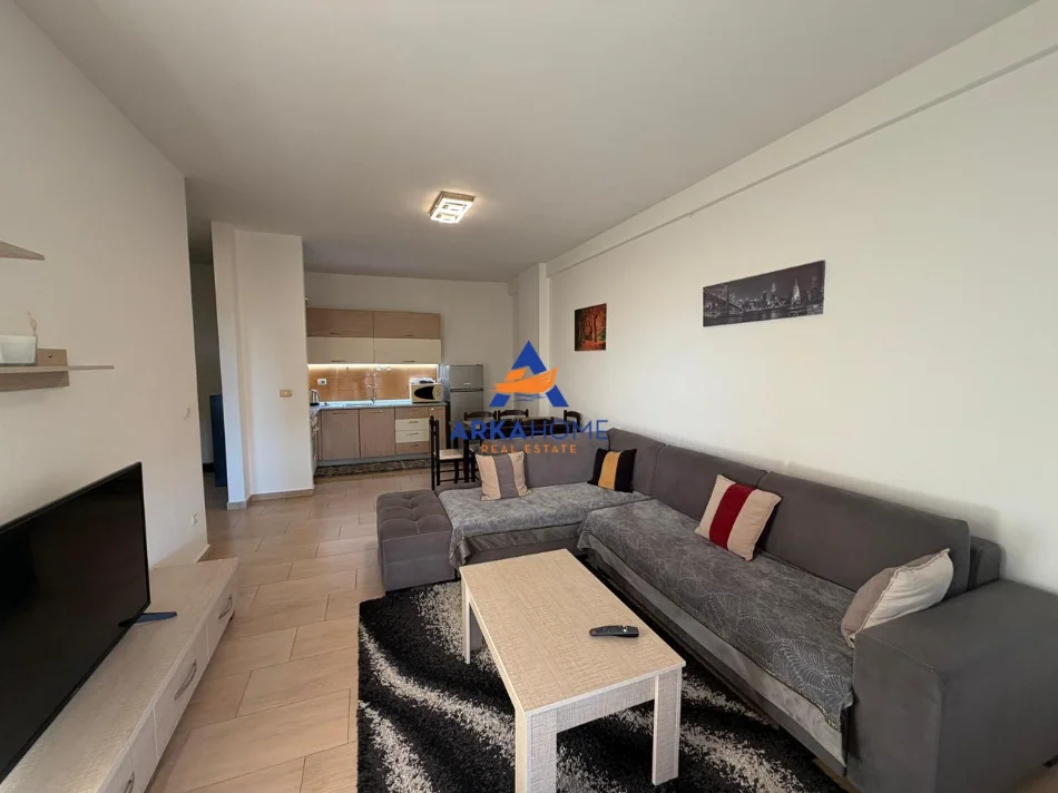 Tirane, jepet me qera apartament 1+1+Ballkon Kati 4, 64 m² 751 € 