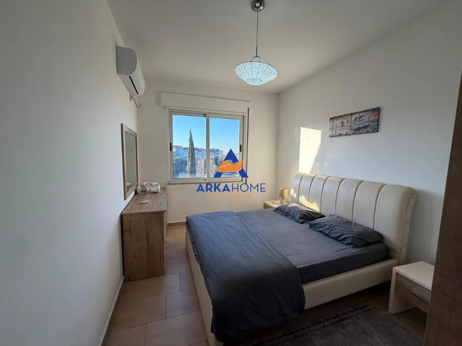 Tirane, jepet me qera apartament 1+1+Ballkon Kati 4, 64 m² 751 € 