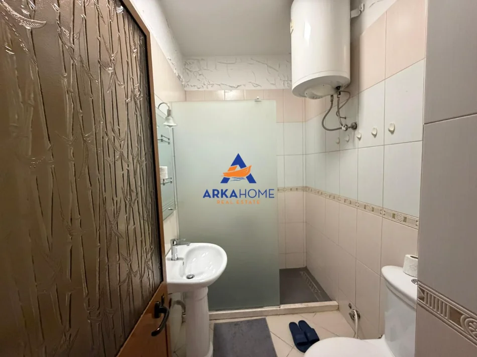 Tirane, jepet me qera apartament 1+1+Ballkon Kati 4, 64 m² 751 € 