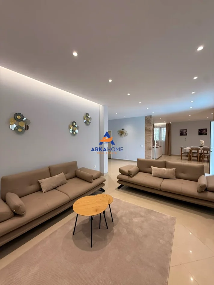Durres, shitet Vile 3+1+Ballkon Kati 2, 390 m² 400.000 € (LIQENI RUBJEKES)