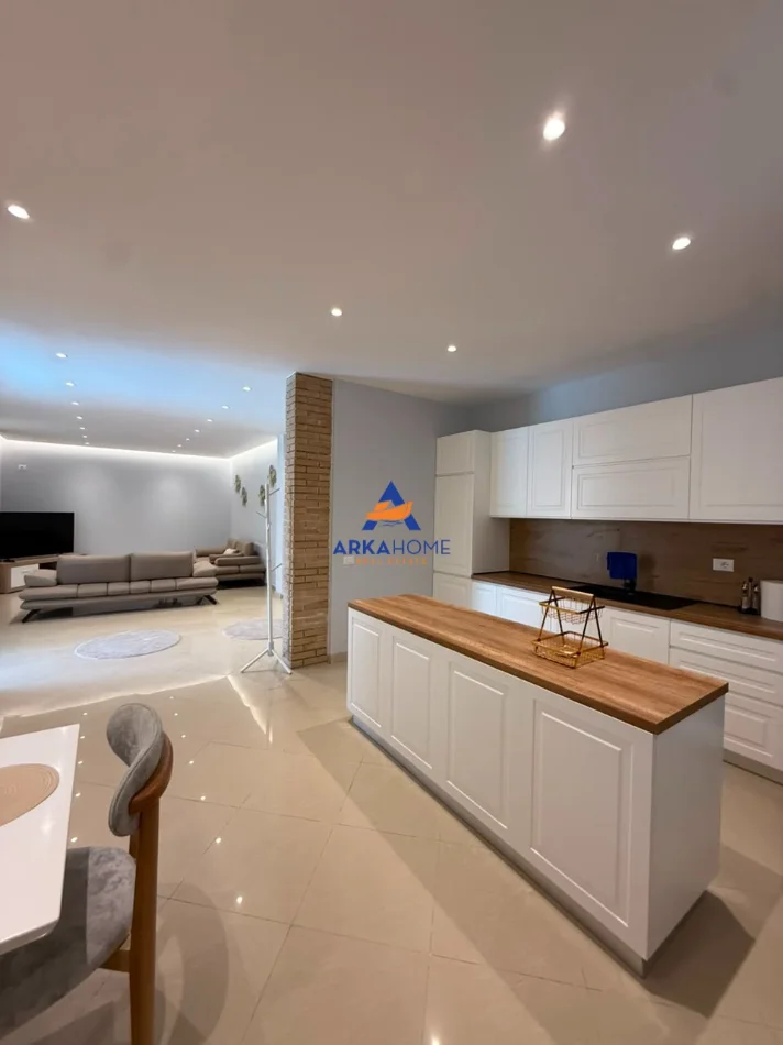 Durres, shitet Vile 3+1+Ballkon Kati 2, 390 m² 400.000 € (LIQENI RUBJEKES)