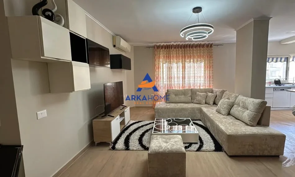 Tirane, jepet me qera apartament 2+1+Ballkon Kati 4, 110 m² 862 € (KOMUNA PARISIT)