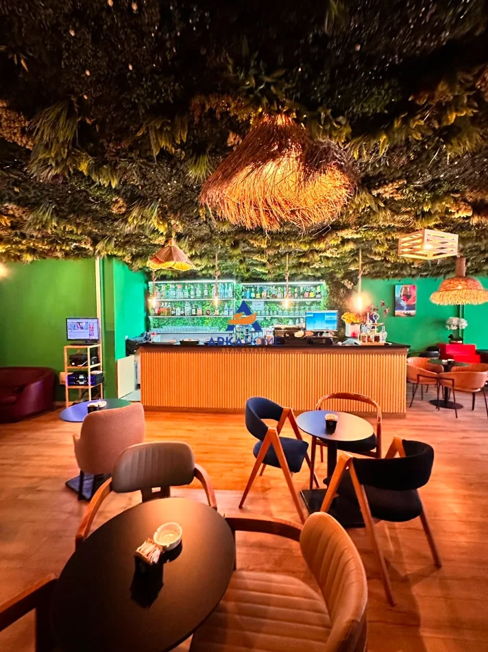 Tirane, shitet lokal Kati 2, 200 m² (KOMBINAT)