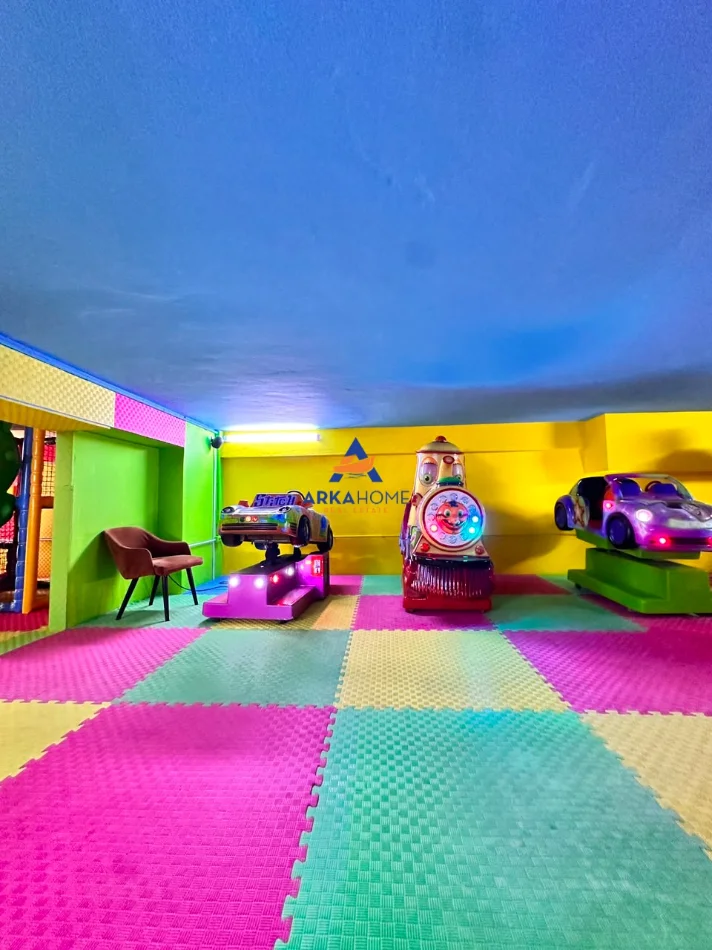 Tirane, jepet me qera lokal Kati 2, 200 m² (KOMBINAT)