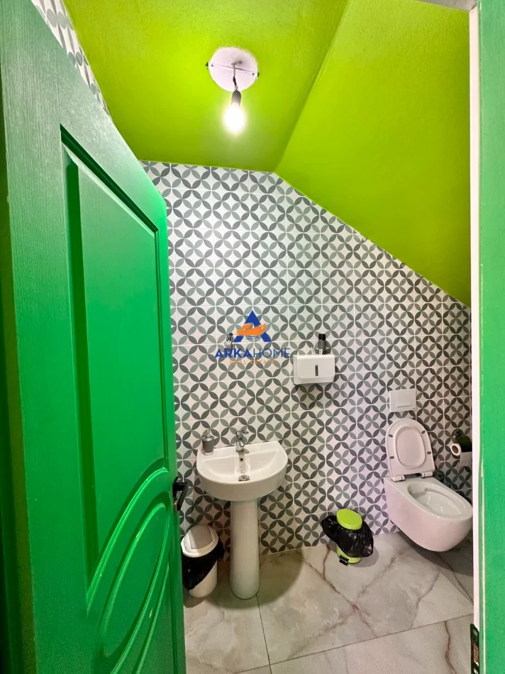 Tirane, jepet me qera lokal Kati 2, 200 m² (KOMBINAT)