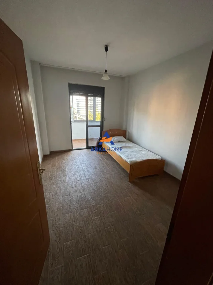 Tirane, jepet me qera apartament 2+1+Ballkon Kati 5, 100 m² 324 € 