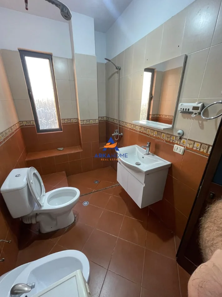 Tirane, jepet me qera apartament 2+1+Ballkon Kati 5, 100 m² 324 € 