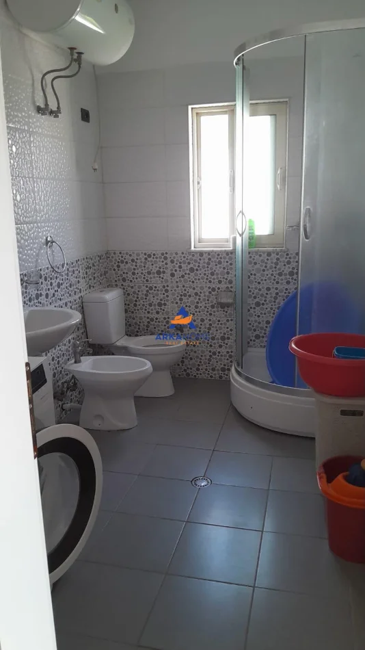 Tirane, jepet me qera apartament 2+1+Ballkon Kati 4, 150 m² 648 € 