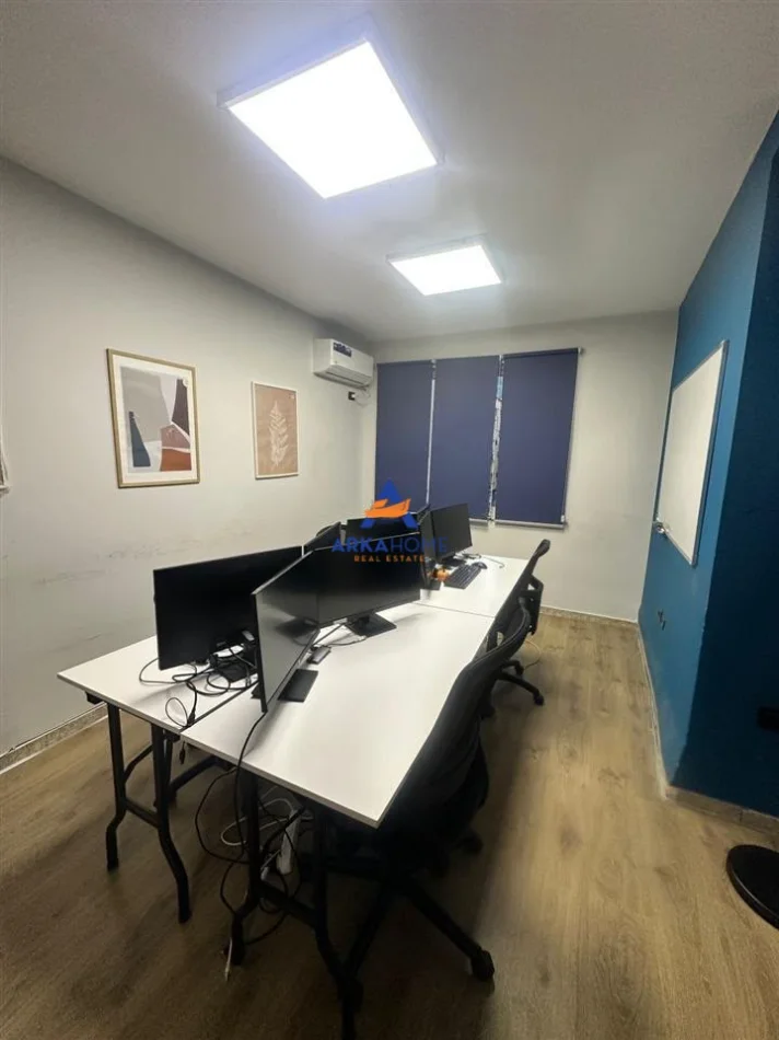 Tirane, jepet me qera ambjent biznesi Kati 2, 140 m² 2.702 € (BLLOK)