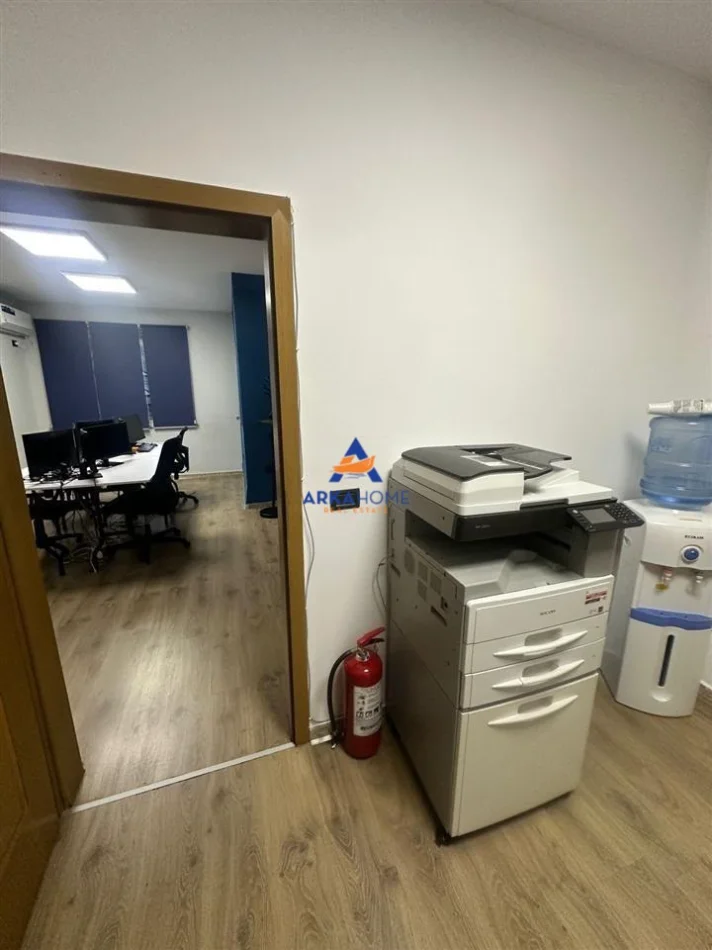 Tirane, jepet me qera ambjent biznesi Kati 2, 140 m² 2.702 € (BLLOK)
