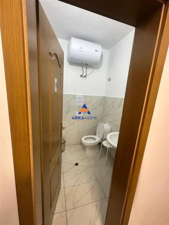 Tirane, jepet me qera ambjent biznesi Kati 2, 140 m² 2.702 € (BLLOK)