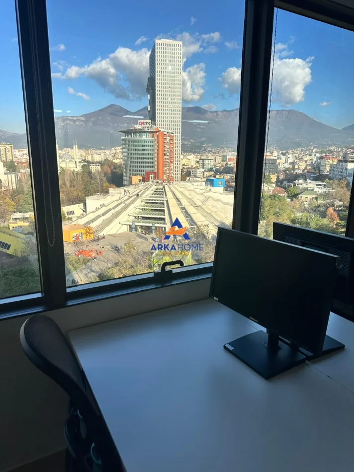 Tirane, jepet me qera zyre Kati 10, 450 m² 17.297 € (BLLOK)