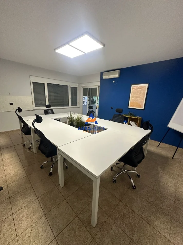 Tirane, jepet me qera zyre Kati 4, 65 m² 1.729 € (PJETER BOGDANI)