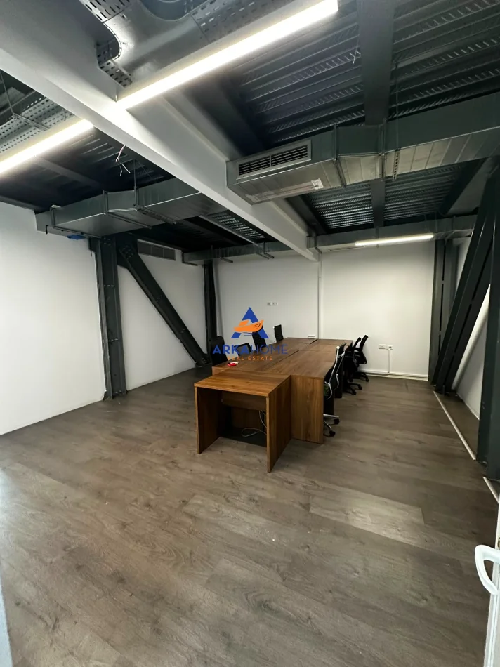 Tirane, jepet me qera zyre Kati 6, 220 m² 3.243 € (Komuna e Parisit)