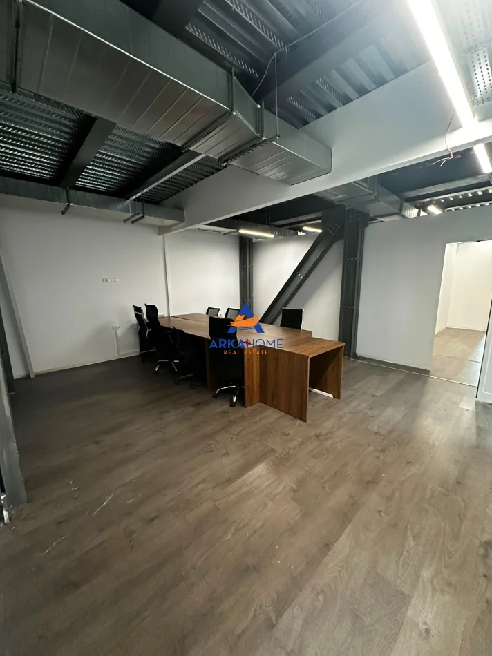 Tirane, jepet me qera zyre Kati 6, 220 m² 3.243 € (Komuna e Parisit)