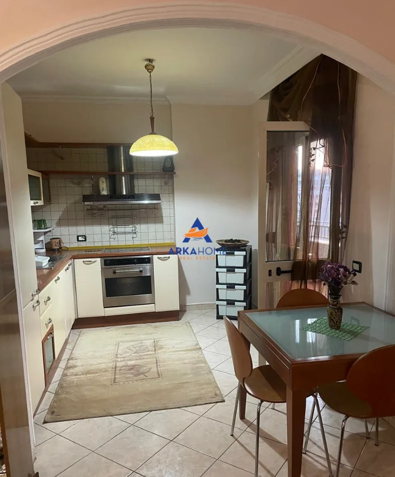 Tirane, jepet me qera apartament 2+1+Ballkon Kati 7, 96 m² 810 € (STACION TRRENI)