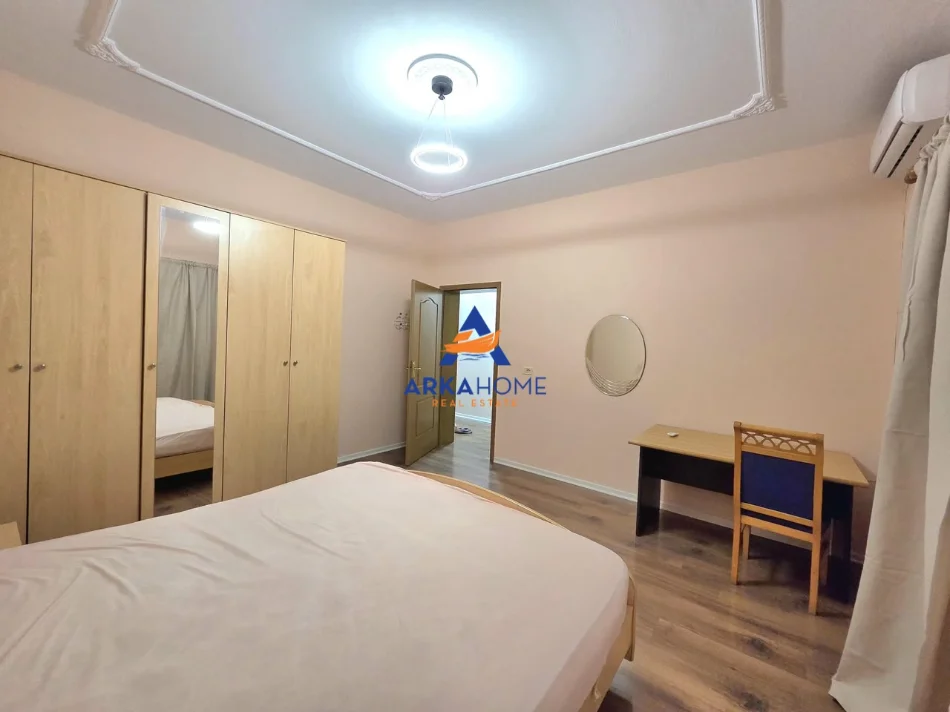 Tirane, jepet me qera apartament 3+1+Ballkon Kati 2, 169 m² 864 € (ISH FUSHA AVIACIONIT)