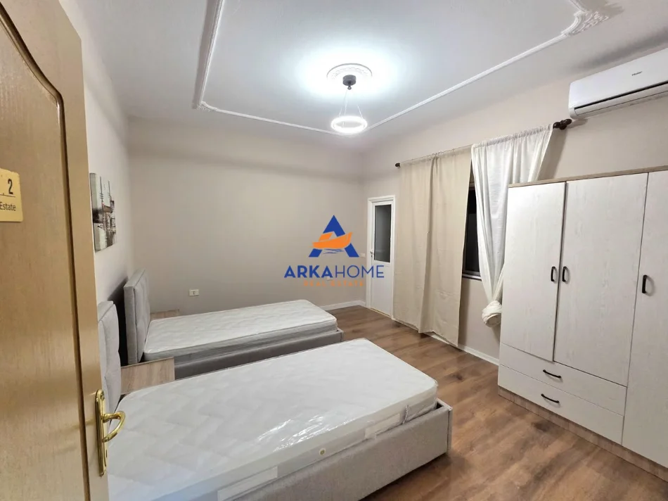 Tirane, jepet me qera apartament 3+1+Ballkon Kati 2, 169 m² 864 € (ISH FUSHA AVIACIONIT)