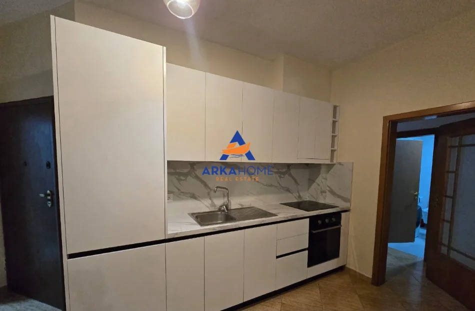 Tirane, jepet me qera apartament 2+1+Ballkon , 105 m² 800 € (RRUGA E KOSOVAREVE)
