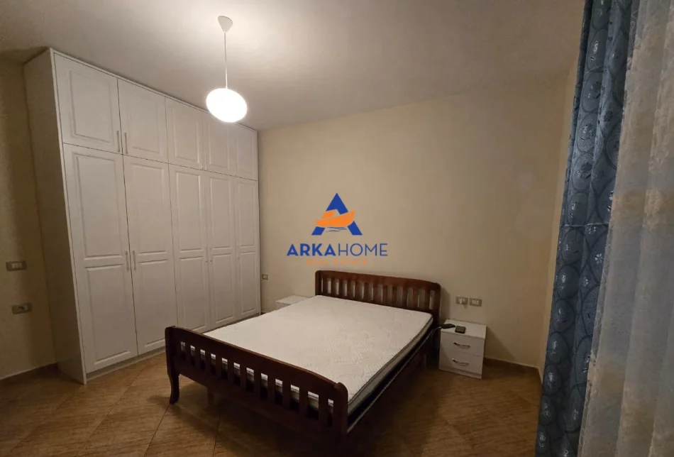 Tirane, jepet me qera apartament 2+1+Ballkon , 105 m² 800 € (RRUGA E KOSOVAREVE)
