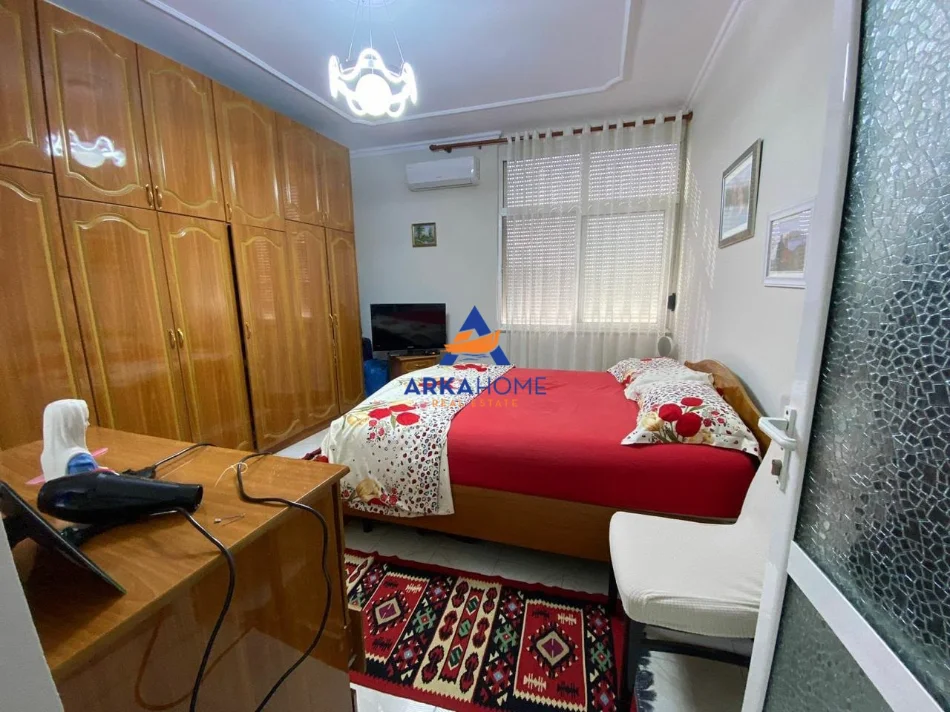 Tirane, jepet me qera apartament 2+1 Kati 7, 100 m² 594 € (SELITE)