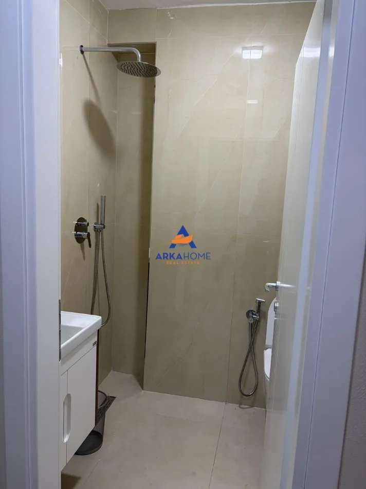 Tirane, jepet me qera zyre Kati 0, 50 m² 594 € (SHESHI WILSON)