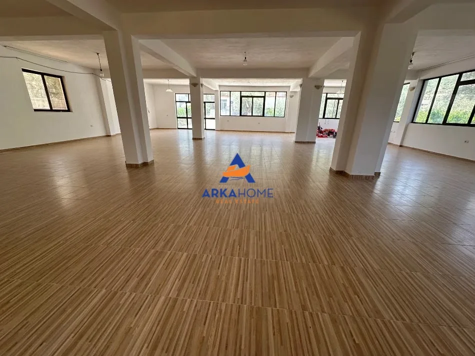 Tirane, jepet me qera magazine Kati 0, 500 m² 1.500 € (BERZHITE)