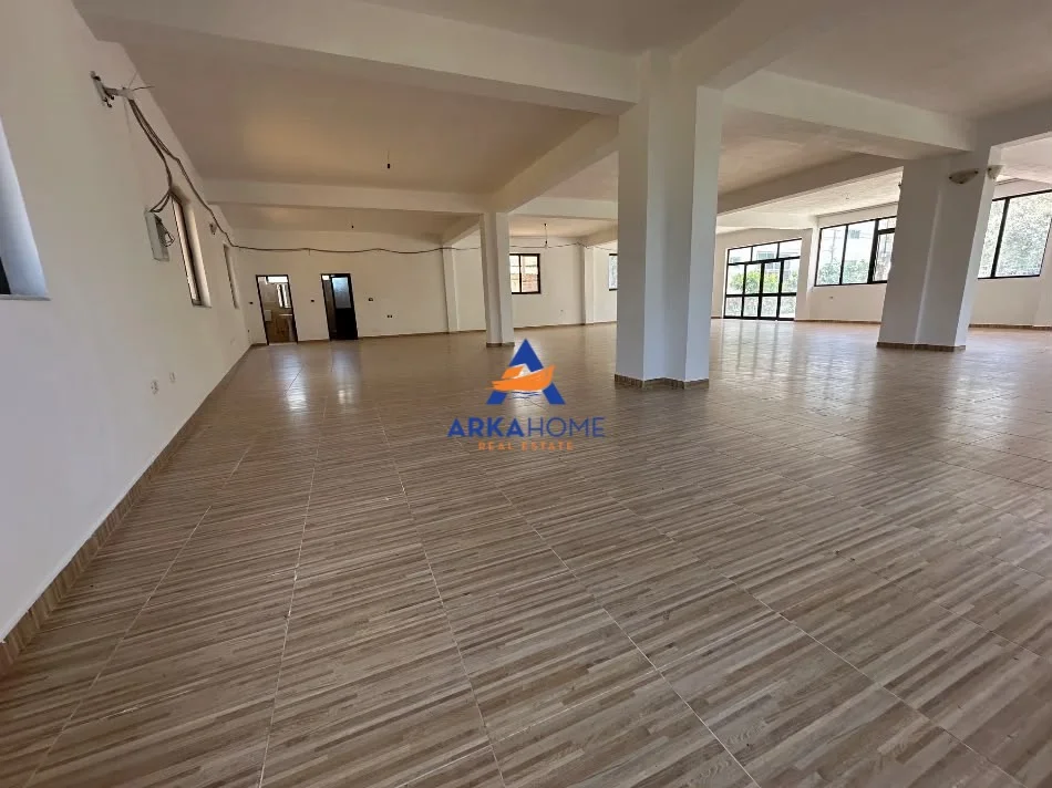 Tirane, jepet me qera magazine Kati 0, 500 m² 1.500 € (BERZHITE)