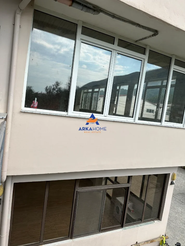 Tirane, jepet me qera magazine Kati 0, 500 m² 1.500 € (BERZHITE)