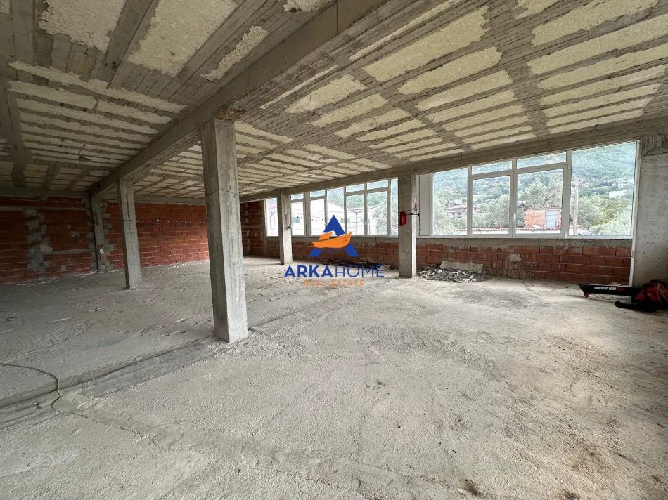 Tirane, jepet me qera magazine Kati 0, 500 m² 1.500 € (BERZHITE)