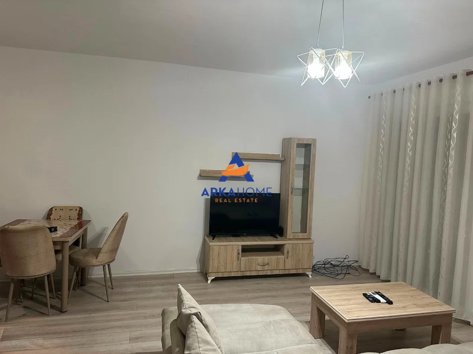 Tirane, jepet me qera apartament 1+1 Kati 2, 70 m² 648 € (QENDER)