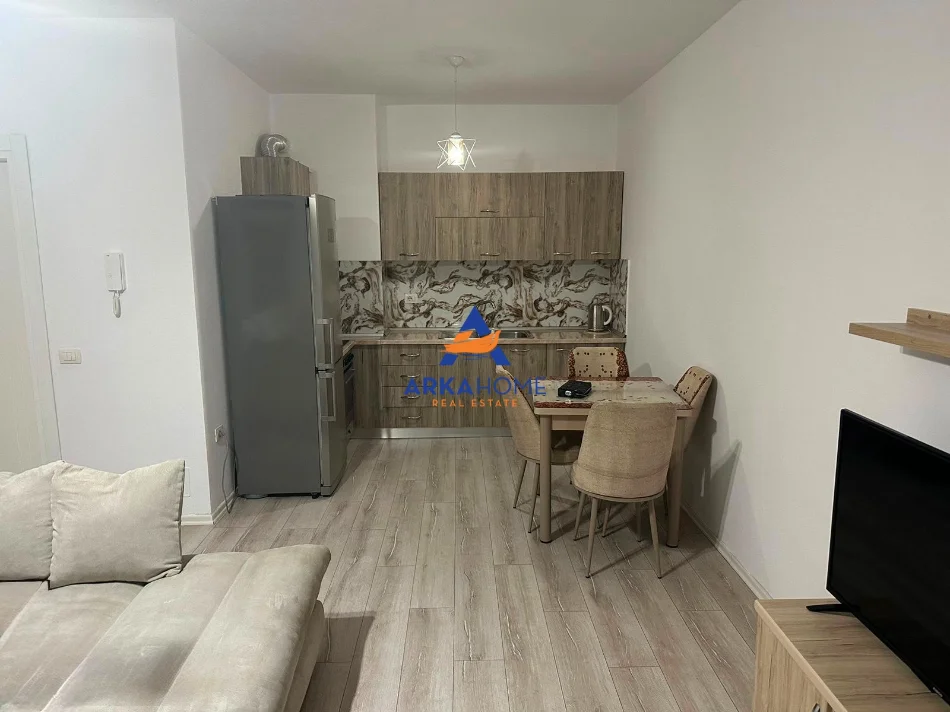Tirane, jepet me qera apartament 1+1 Kati 2, 70 m² 648 € (QENDER)