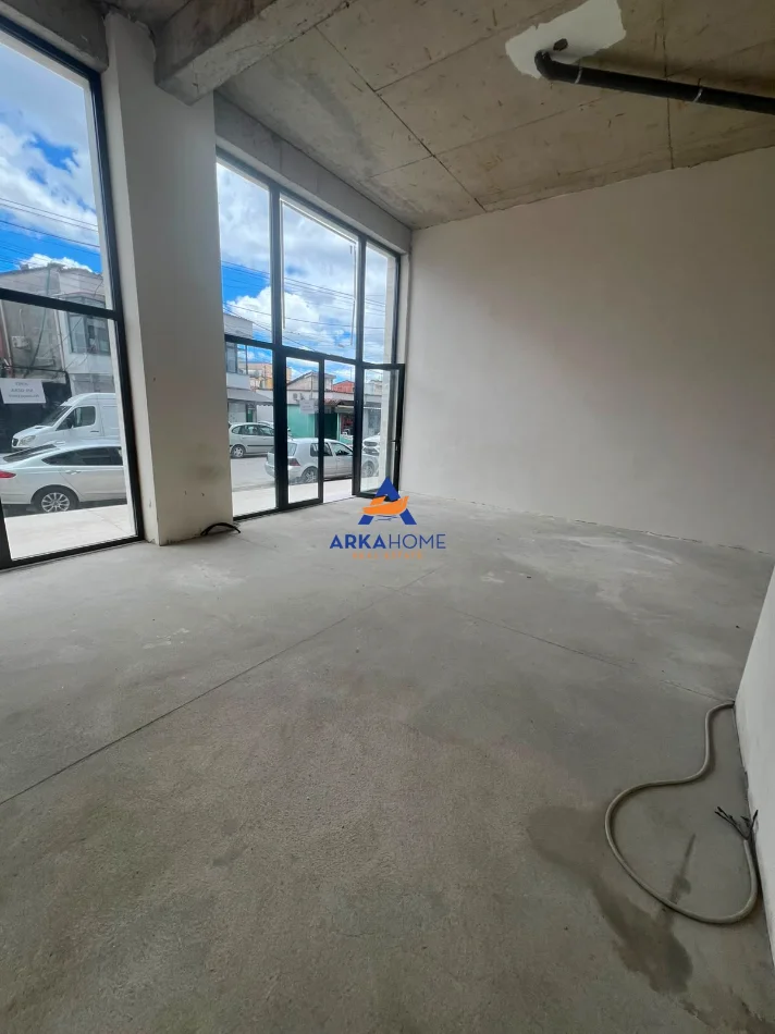 Tirane, jepet me qera dyqan Kati 0, 84 m² 1.729 € (JORDAN MISJA)