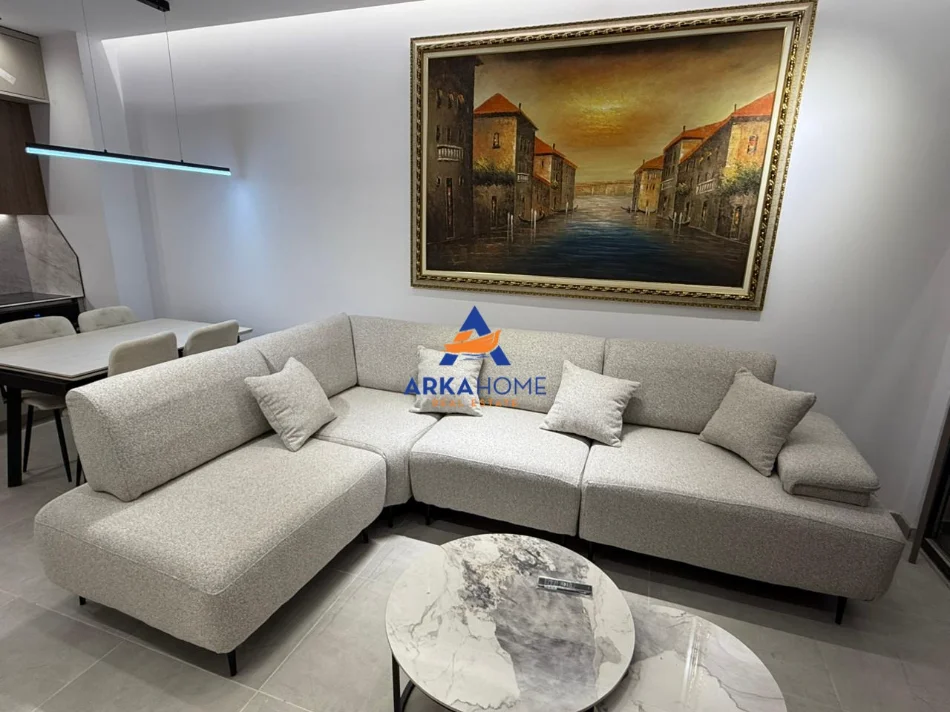 Tirane, jepet me qera 1+1 Kati 3, 70 m² 756 € (UNAZA RE)