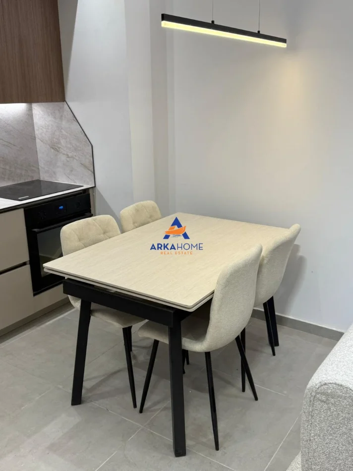 Tirane, jepet me qera 1+1 Kati 3, 70 m² 756 € (UNAZA RE)
