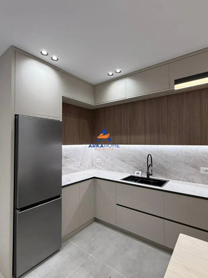 Tirane, jepet me qera 1+1 Kati 3, 70 m² 756 € (UNAZA RE)