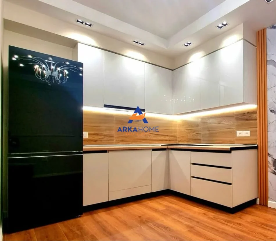 Tirane, jepet me qera apartament 1+1 Kati 4, 58 m² 680 € (LIQENI THATE)