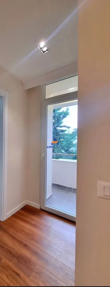 Tirane, jepet me qera apartament 1+1 Kati 4, 58 m² 680 € (LIQENI THATE)