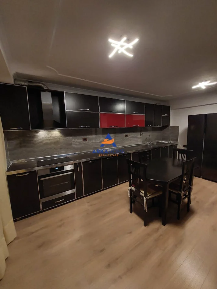 Tirane, shitet apartament 2+1+Ballkon Kati 5, 101 m² 313.512 € (RRUGA MYSLYM SHYRI)