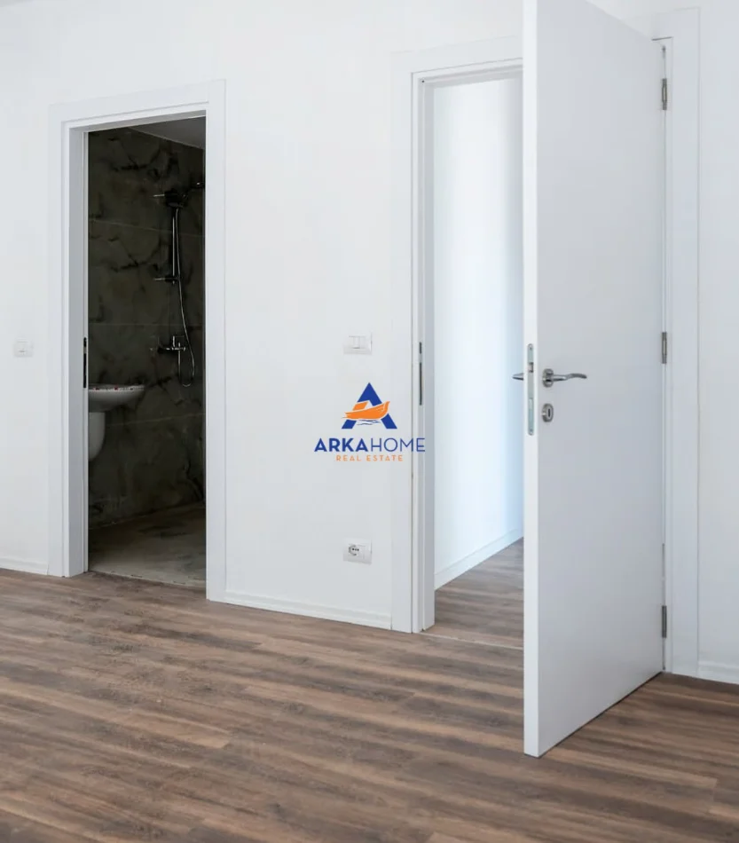 Tirane, jepet me qera apartament 3+1+Ballkon Kati 7, 130 m² 864 € (RRUGA E DURRESIT)