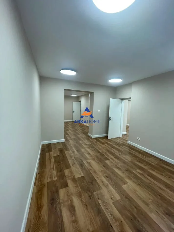 Tirane, jepet me qera zyre Kati 1, 110 m² 1.297 € (RRUGA MARGARITA TUTULANI)